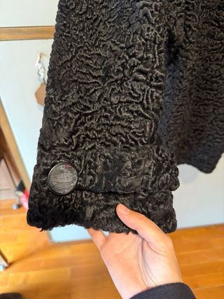 Abrigo corto negro astracán manga japonesa