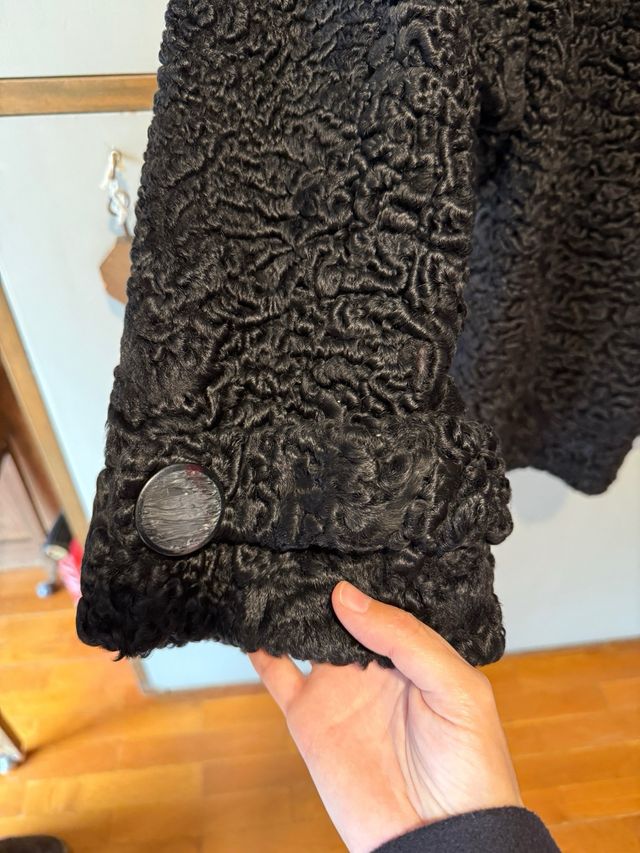 Abrigo corto negro astracán manga japonesa