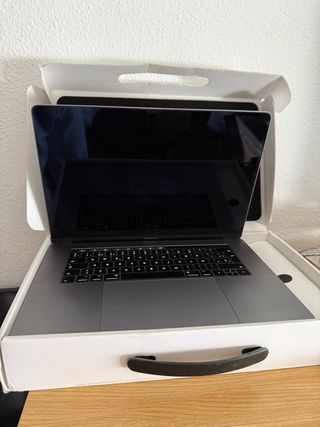 MacBook Pro 15 i7 16GB RAM 500GB SSD
