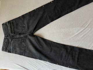 Pantalones Stradivarius negros con tachuelas