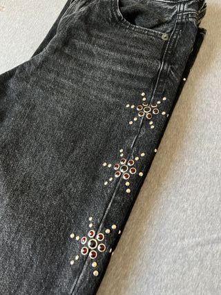 Pantalones Stradivarius negros con tachuelas