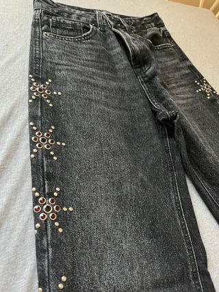 Pantalones Stradivarius negros con tachuelas