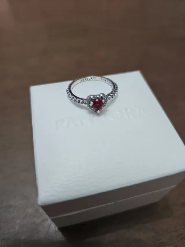 Anillo Pandora Corazón Rojo y Plata
