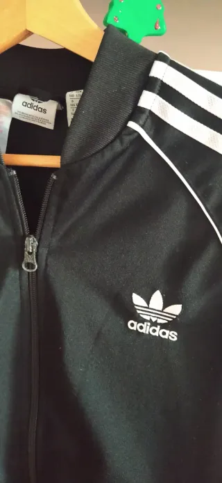Chaqueta Adidas Negra con Rayas Blancas