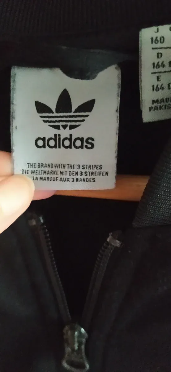 Chaqueta Adidas Negra con Rayas Blancas