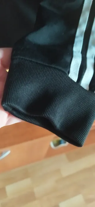 Chaqueta Adidas Negra con Rayas Blancas