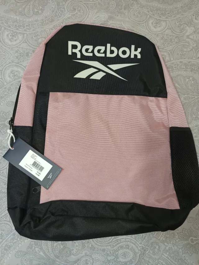 Mochila Reebok Negra y Rosa