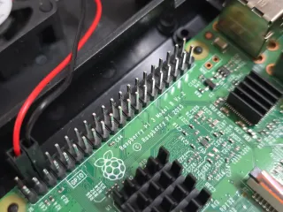 Raspberry Pi 3 con caja y fuente