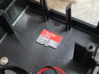 Raspberry Pi 3 con caja y fuente