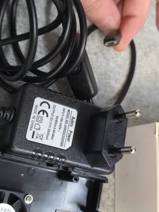 Raspberry Pi 3 con caja y fuente