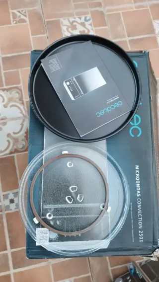 Plato microondas 31,5 cm + base y bandeja Cecotec