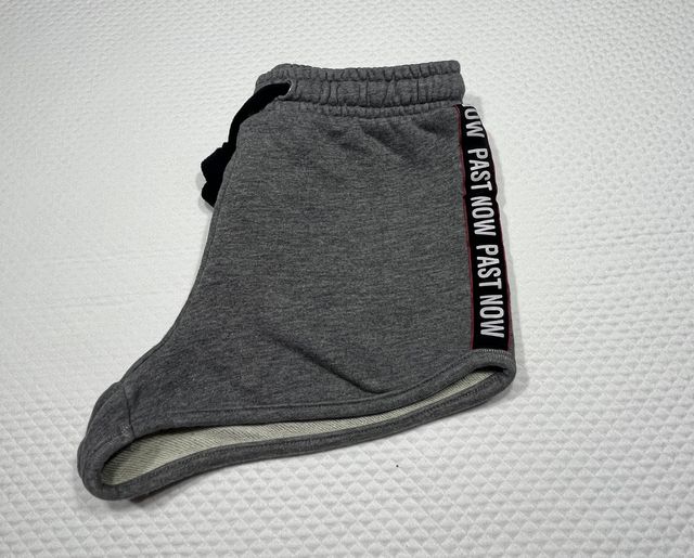 Pantalón corto deportivo niña gris