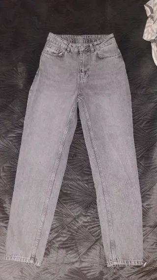 Pantalón vaquero gris