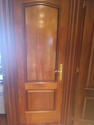 Puertas interiores abatibles de madera