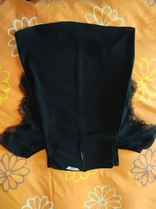 Camiseta negra con encaje mujer