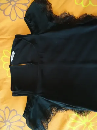 Camiseta negra con encaje mujer