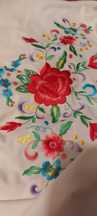 Lote de picos y mantones flamencos