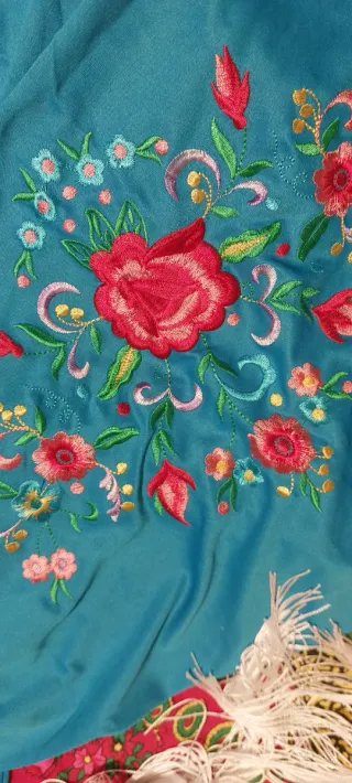 Lote de picos y mantones flamencos