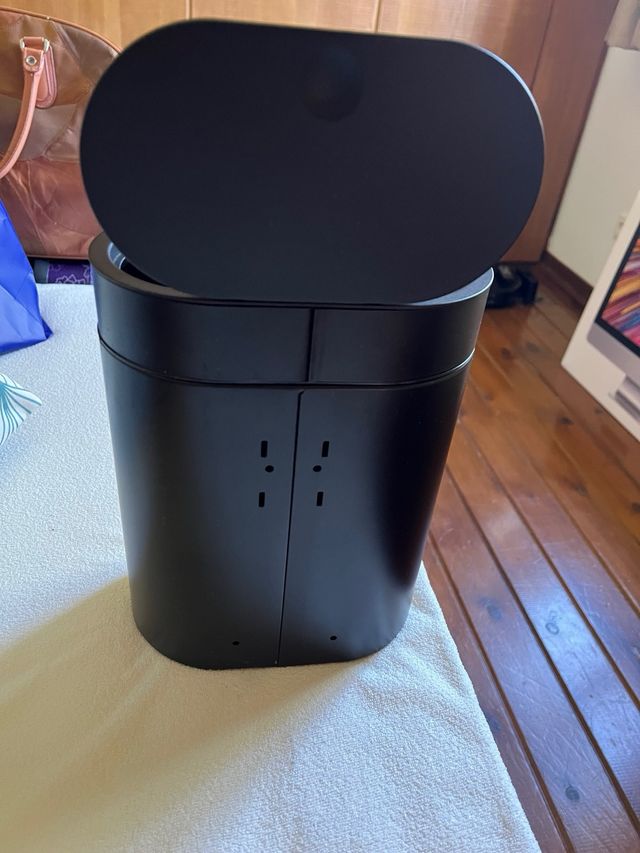 Cubo de basura baño negro