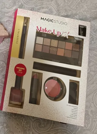 Magic Studio Set de Maquillaje 8 Piezas