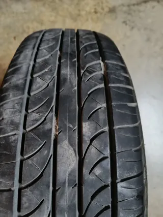 Rueda reforzada de recambio para caravana.