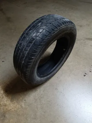 Rueda reforzada de recambio para caravana.