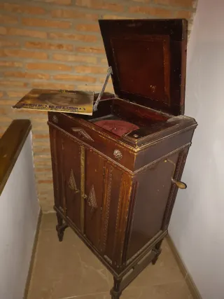 Mueble Música y Radio Antigua