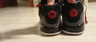 Zapatillas Nike Air Jordan Negras y Rojas