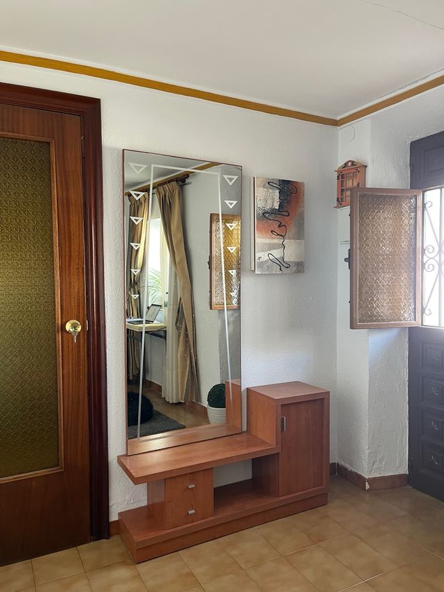 Recibidor de madeira com espelho corpo inteiro