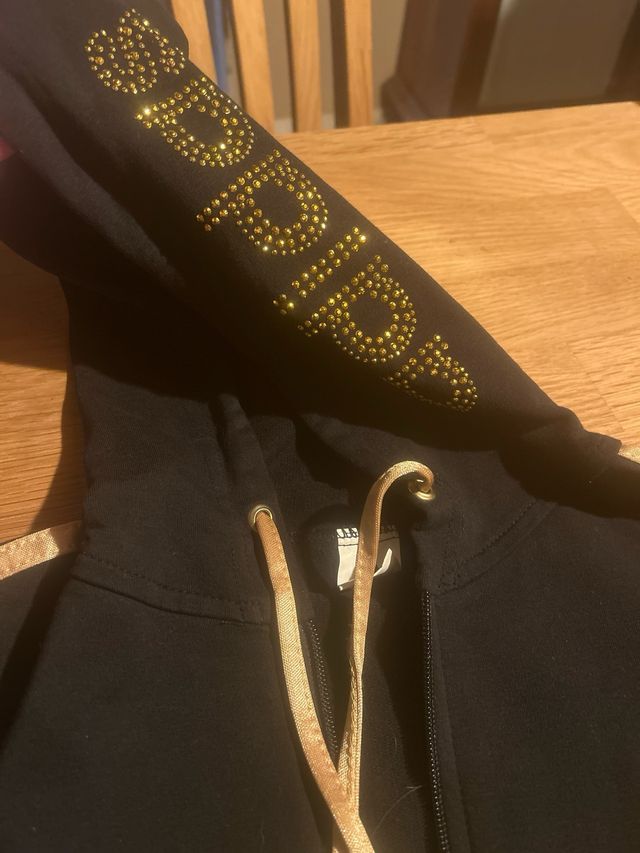 Chaqueta Adidas Negra y Dorada