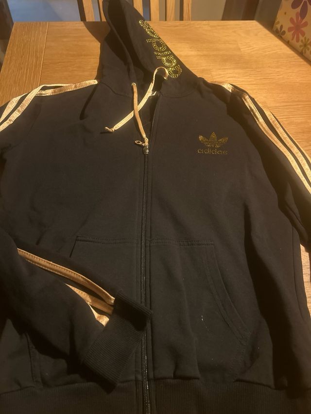 Chaqueta Adidas Negra y Dorada