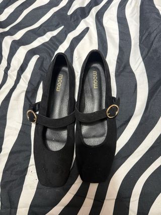 Bailarinas ante negras con hebilla