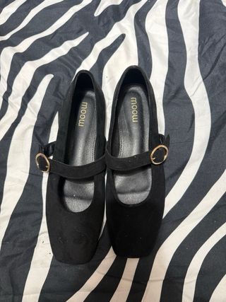 Bailarinas ante negras con hebilla