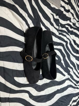 Bailarinas ante negras con hebilla