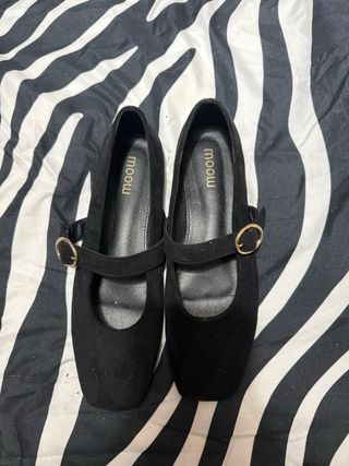 Bailarinas ante negras con hebilla