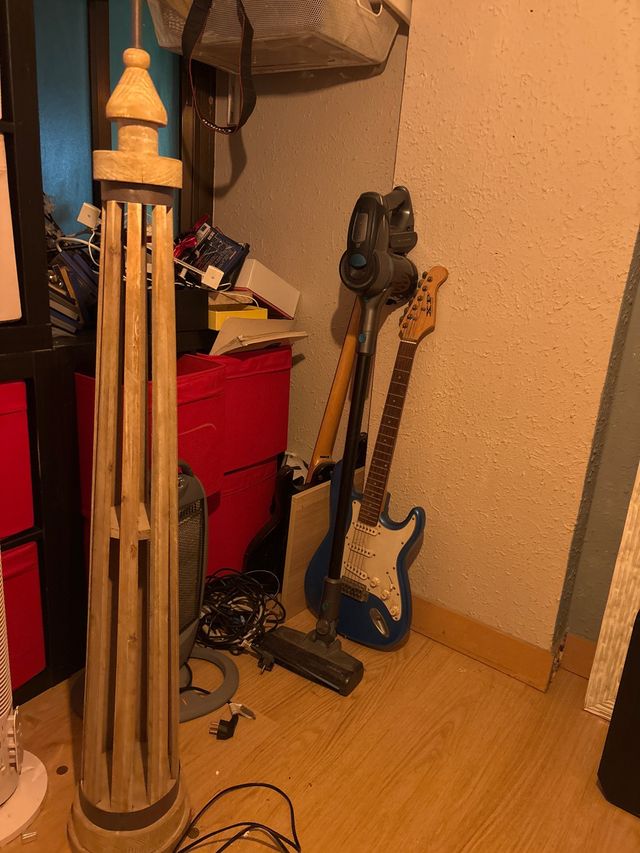 Lampada da terra in legno