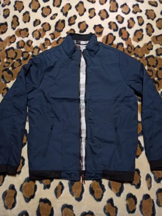 Cazadora azul con forro estampado