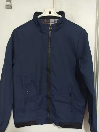 Cazadora azul con forro estampado