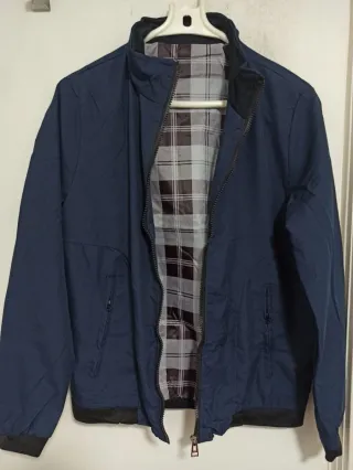 Cazadora azul con forro estampado