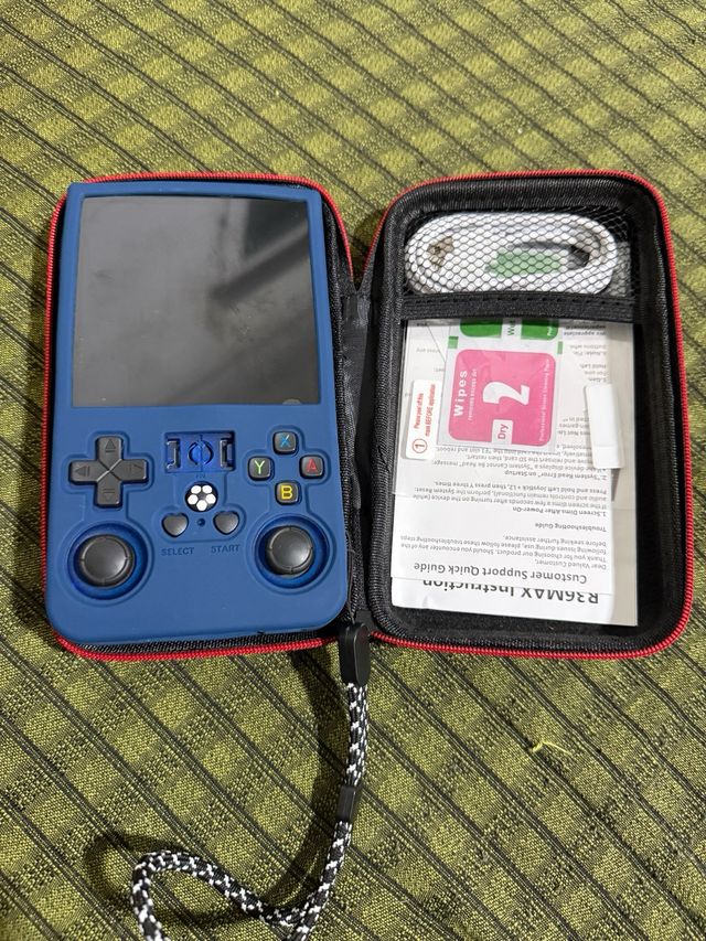 Consola R36Max Negra y Roja