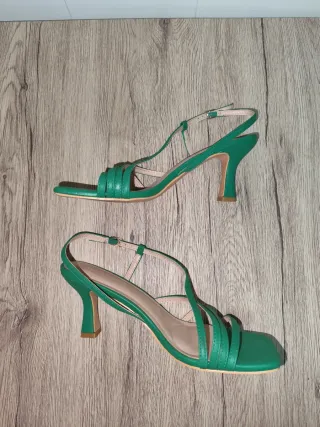 Sandalias verdes de tiras