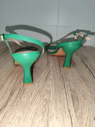 Sandalias verdes de tiras
