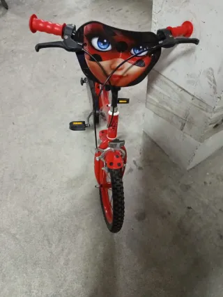 Bicicleta 14 poco usada con ruedines