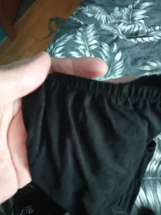 Camiseta negra con detalles