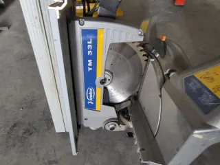 Sierra circular de mesa Virutex TM33L