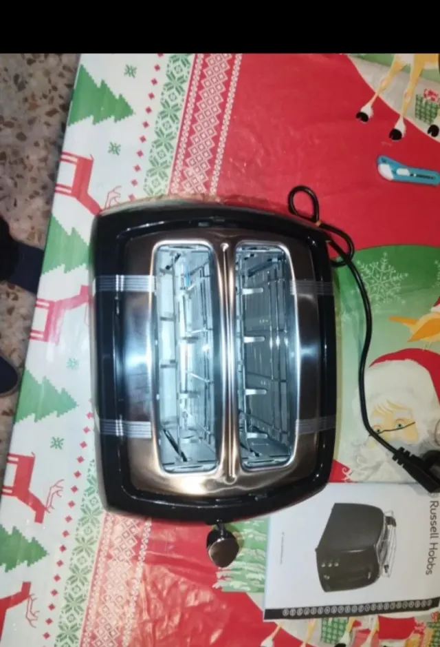 Tostadora Russell Hobbs Nera