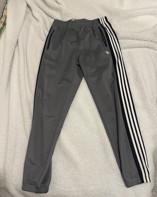 Pantalón Adidas Gris