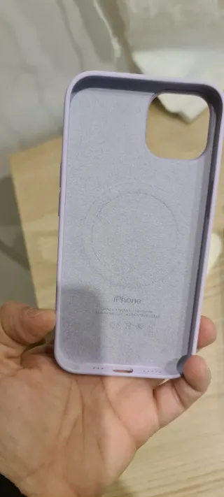 Custodia iPhone 14 in silicone originale MagSafe