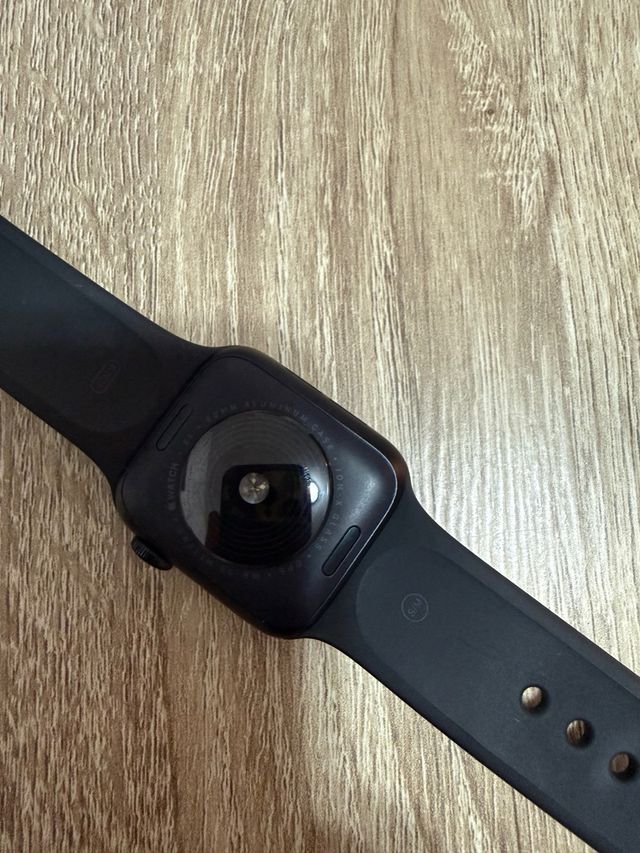 Apple Watch SE 40mm Nero e Bianco
