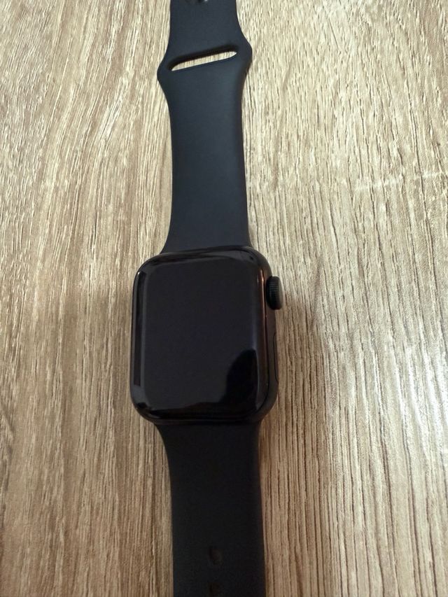 Apple Watch SE 40mm Nero e Bianco